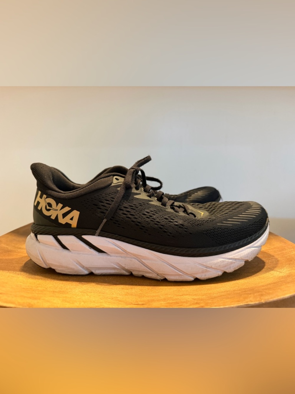 HOKA ONE ONE CLIFTON 7